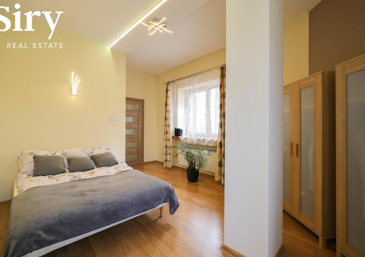 Penthouse In The Center Free Parking Apartment